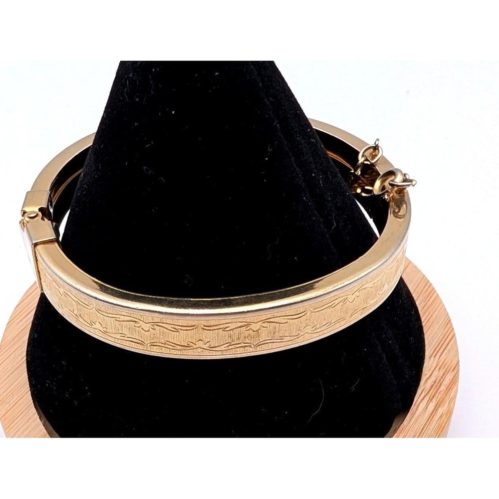 Vintage‎ Coro Gold Tone Etched Floral Hinged Bangle Bracelet with Safety Chain
